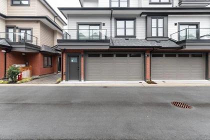 Entry Foyer Photo of 18 10233 No. 2 Road, Richmond, BC