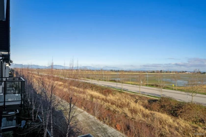 Backyard Photo of 128 4738 Hemlock Way, Tsawwassen, BC