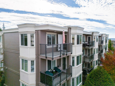PH4 15357 Roper Avenue, White Rock, BC, White Rock — 2 bed apartment/condo for sale