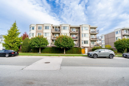 PH4 15357 Roper Avenue, White Rock, BC, White Rock — Apartment/Condo for sale