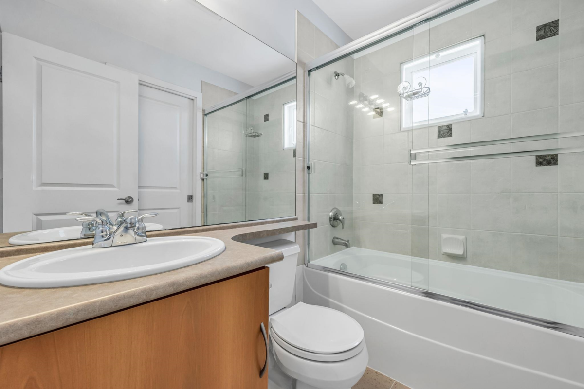 Entry Foyer Photo of 4 7179 201 Street, Langley, BC