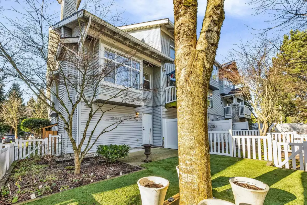 Swimming Pool Photo of 4 7179 201 Street, Langley, BC