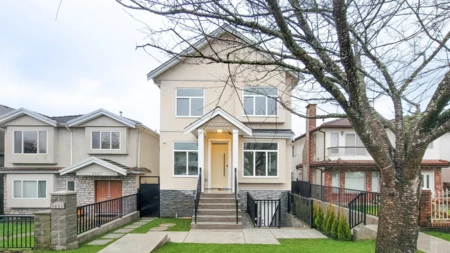 3431 E 23rd Avenue, Vancouver, BC, Renfrew Heights — 3 bed half duplex for sale