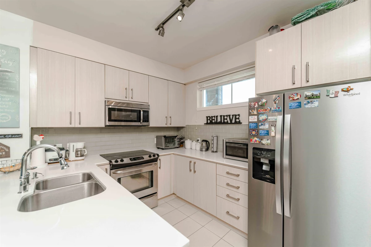 Breakfast Nook Photo of 216 32083 Hillcrest Avenue, Abbotsford, BC