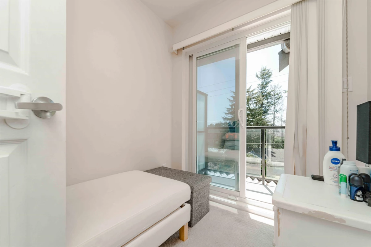 Front Yard Photo of 216 32083 Hillcrest Avenue, Abbotsford, BC