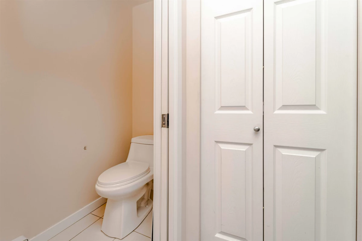 Guest Bathroom Photo of 216 32083 Hillcrest Avenue, Abbotsford, BC