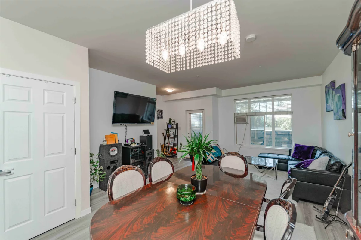 Kitchen Island Photo of 216 32083 Hillcrest Avenue, Abbotsford, BC