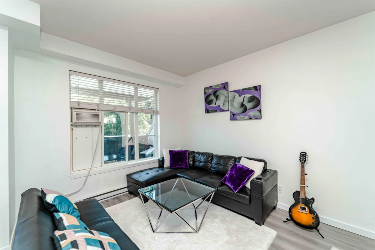 Living Room Photo of 216 32083 Hillcrest Avenue, Abbotsford, BC