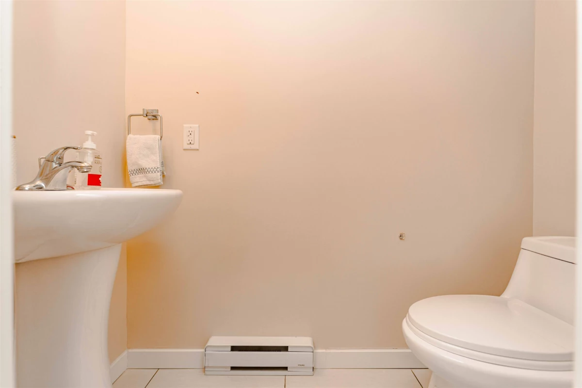 Powder Room Photo of 216 32083 Hillcrest Avenue, Abbotsford, BC