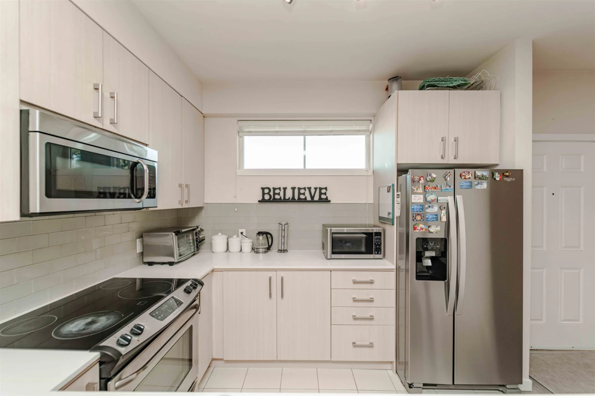 Primary Bedroom Photo of 216 32083 Hillcrest Avenue, Abbotsford, BC