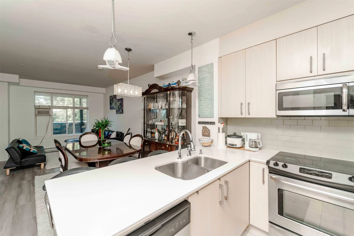 Walk-In Closet Photo of 216 32083 Hillcrest Avenue, Abbotsford, BC