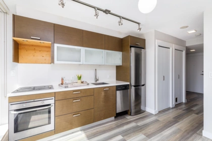 1603 10777 University Drive, Surrey, BC