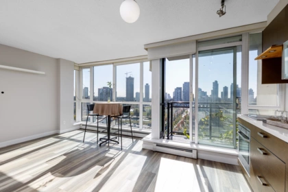 1603 10777 University Drive, Surrey, BC