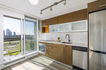 1603 10777 University Drive, Surrey, BC