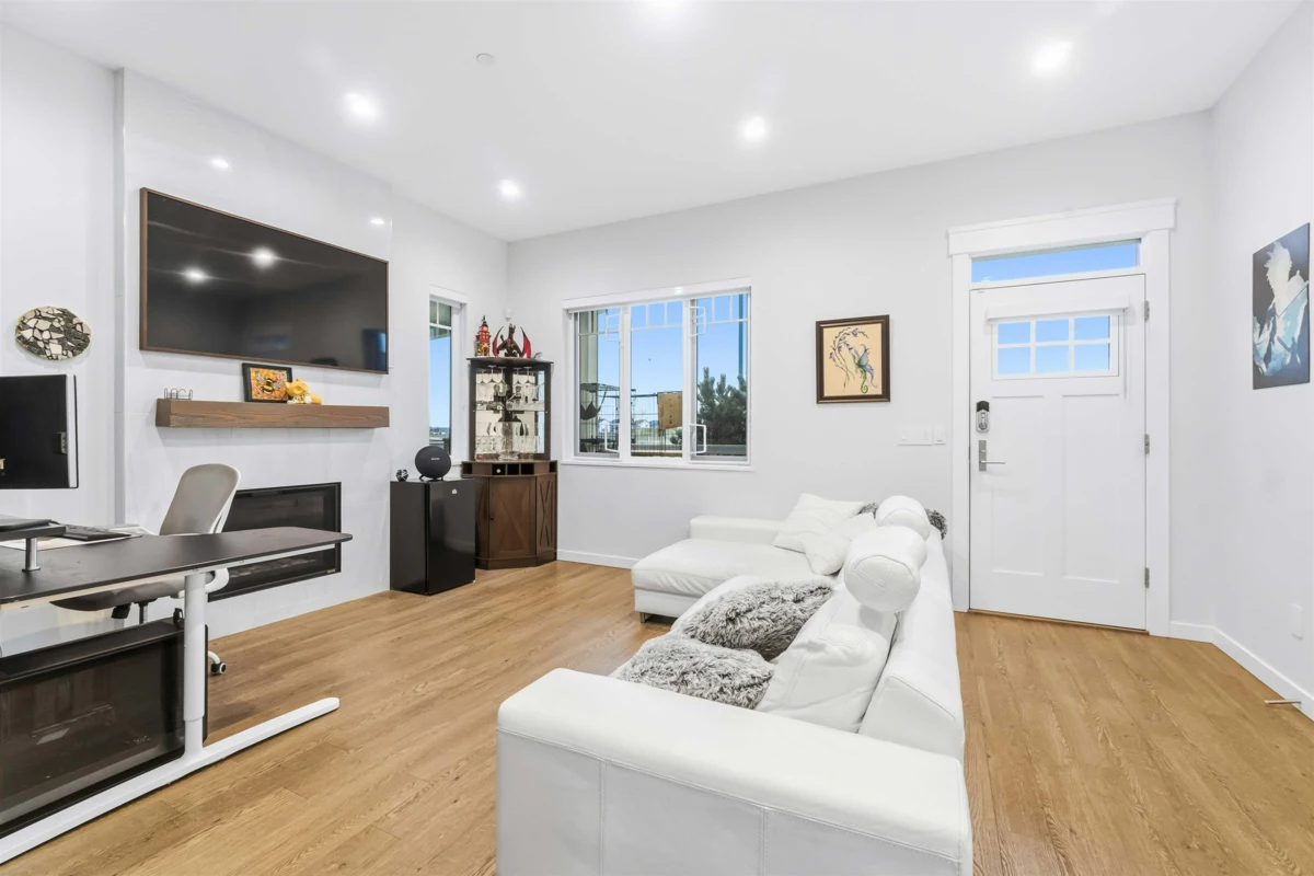 Living Room Photo of 4688 Hazelnut Way, Tsawwassen, BC