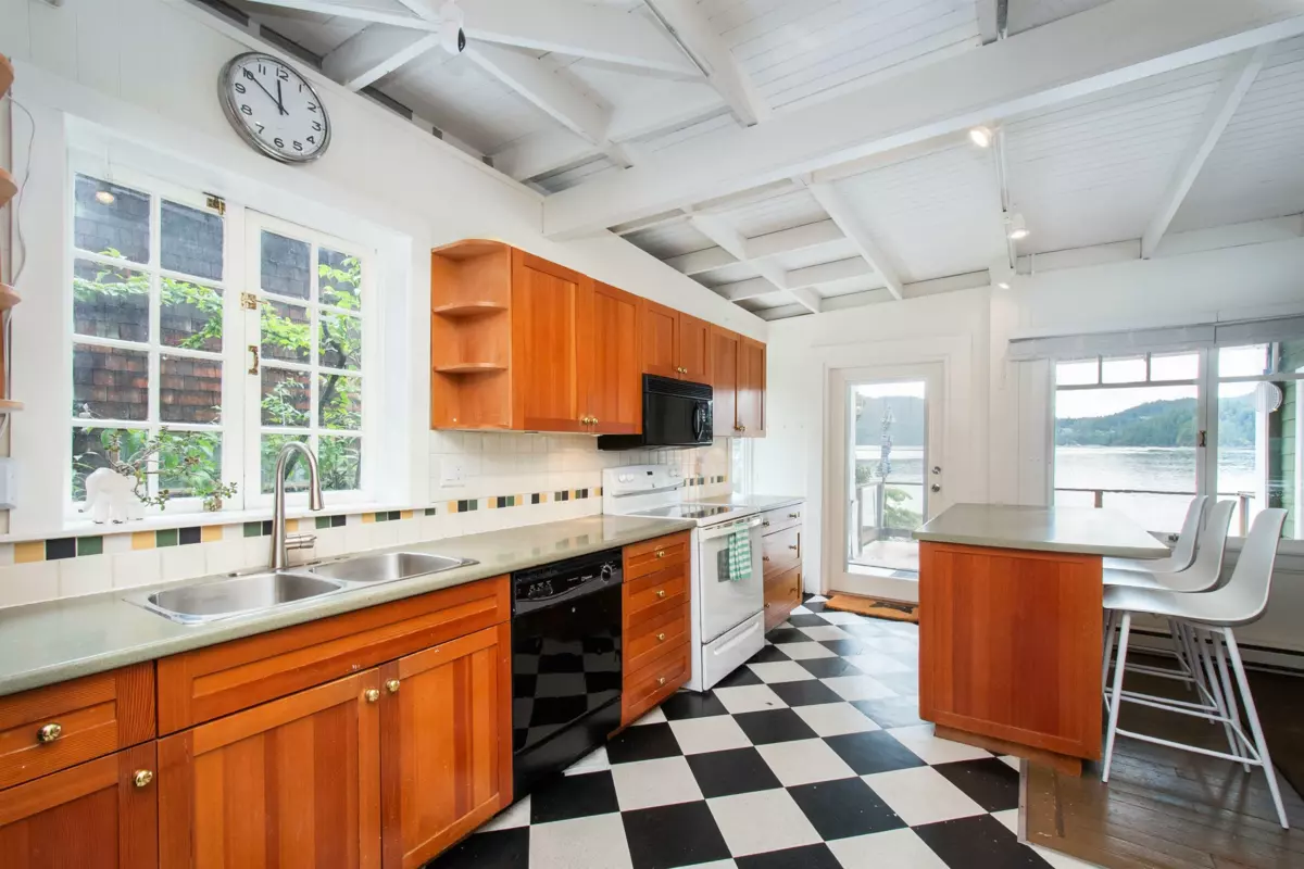 Kitchen Photo of 5293 Indian River Drive, North Vancouver, BC