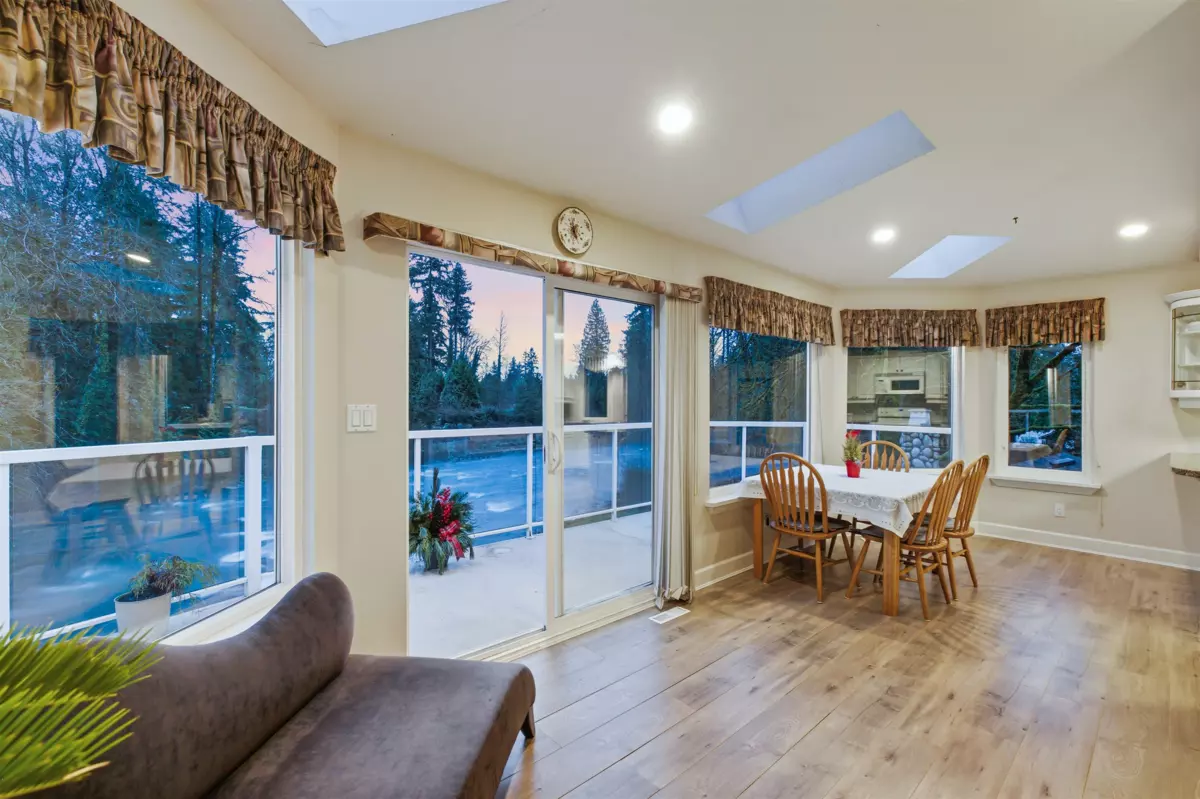 Kitchen Island Photo of 682 Seymour Boulevard, North Vancouver, BC