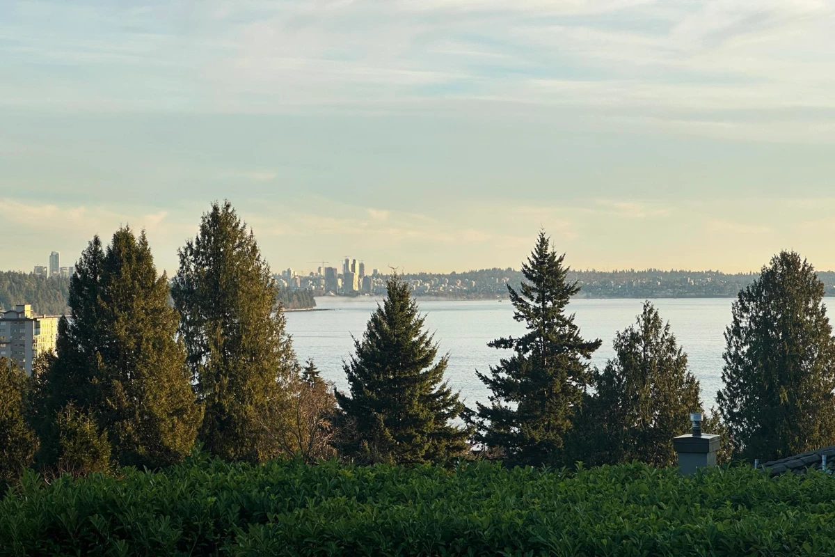 Outdoor Deck Photo of 2558 Mathers Avenue, West Vancouver, BC