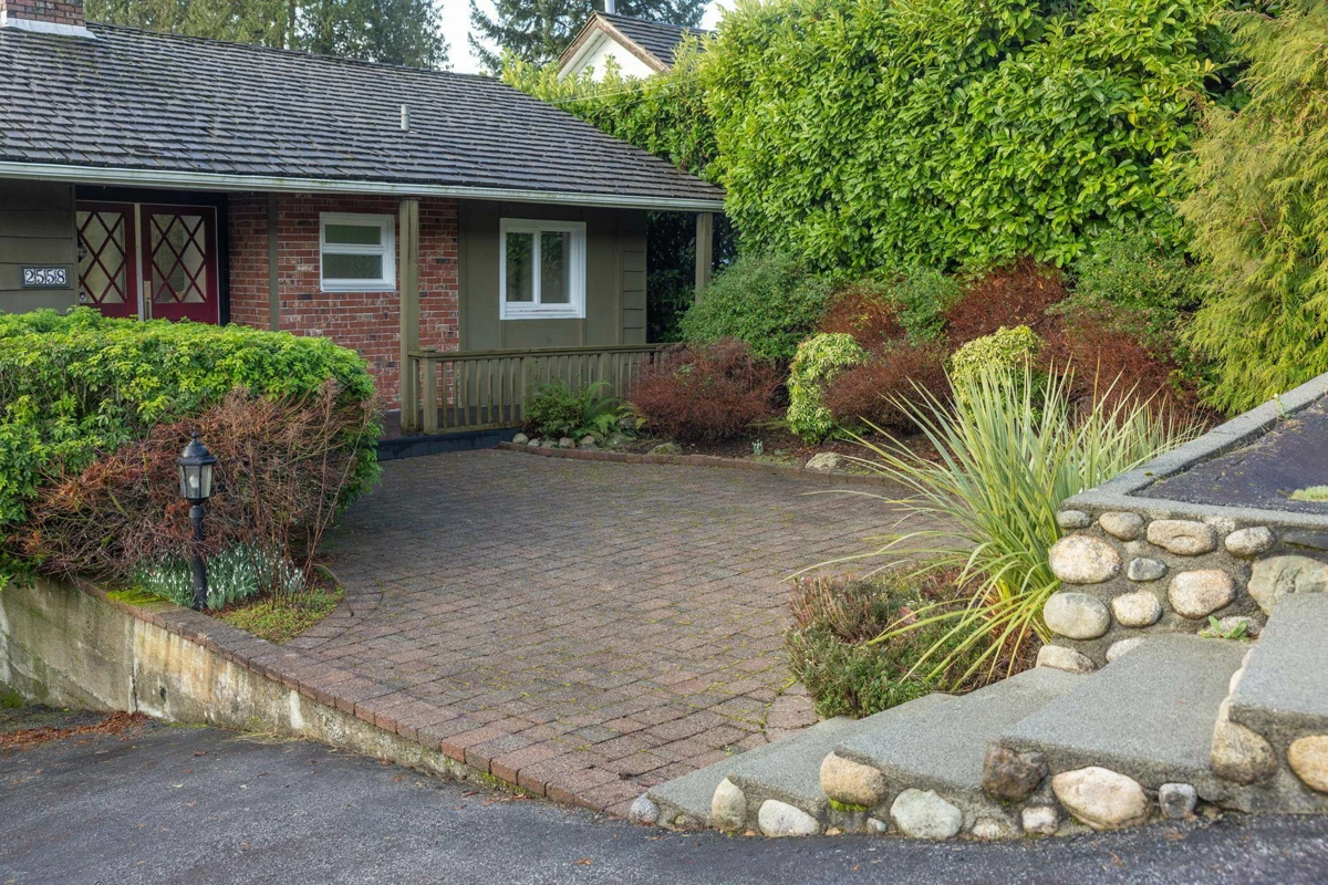 Staircase Photo of 2558 Mathers Avenue, West Vancouver, BC