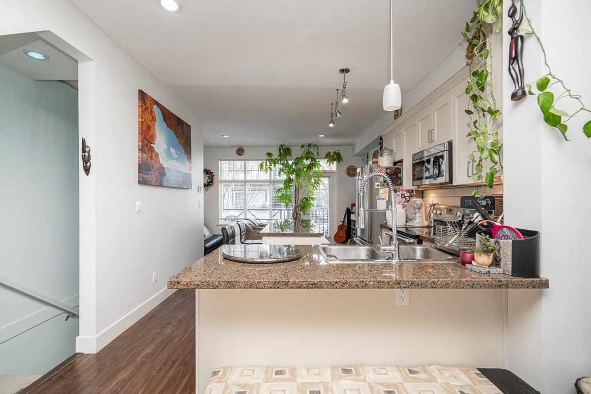 Kitchen Island Photo of 28 7332 194a Street, Surrey, BC