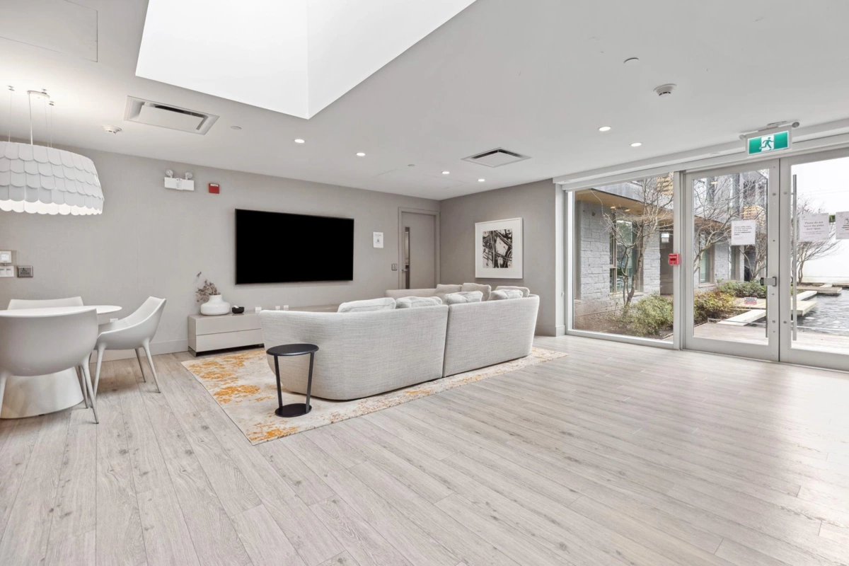 Backyard Photo of 405 389 W 59th Avenue, Vancouver, BC