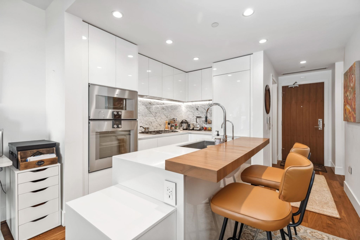 Breakfast Nook Photo of 405 389 W 59th Avenue, Vancouver, BC