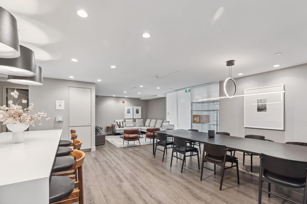 Entry Foyer Photo of 405 389 W 59th Avenue, Vancouver, BC