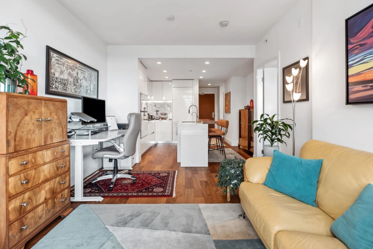 Living Room Photo of 405 389 W 59th Avenue, Vancouver, BC