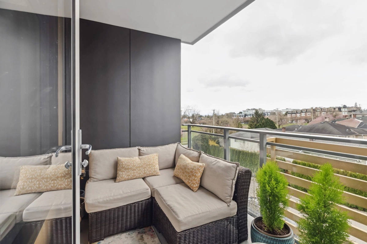 Walk-In Closet Photo of 405 389 W 59th Avenue, Vancouver, BC