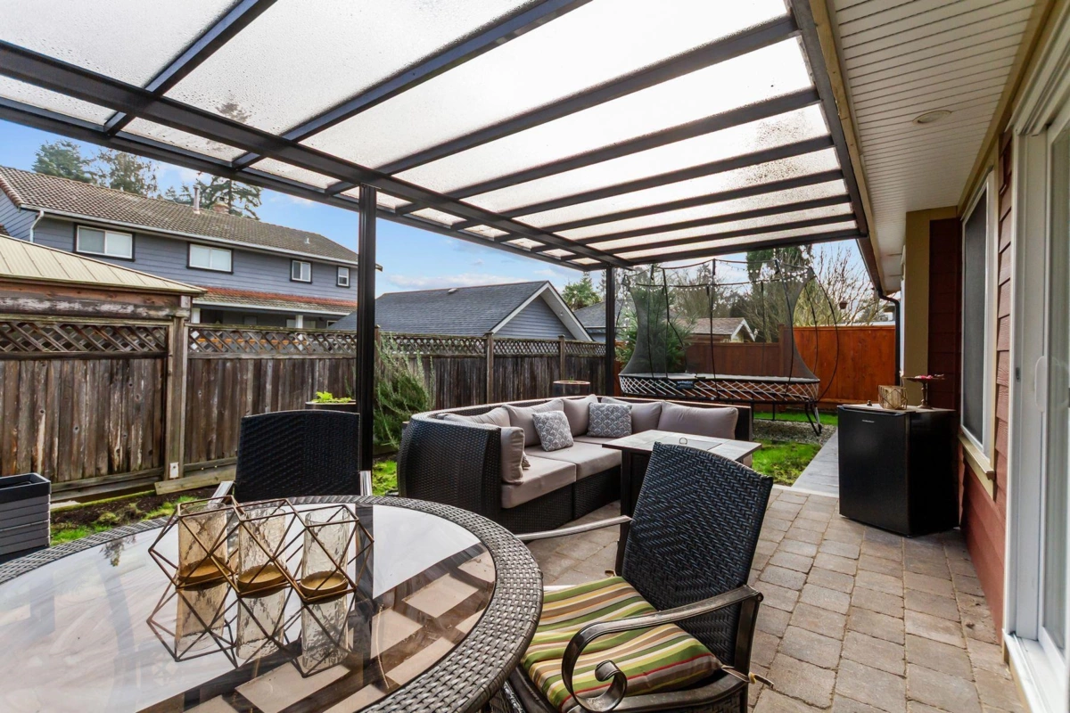 Entry Foyer Photo of 4668 55a Street, Delta, BC