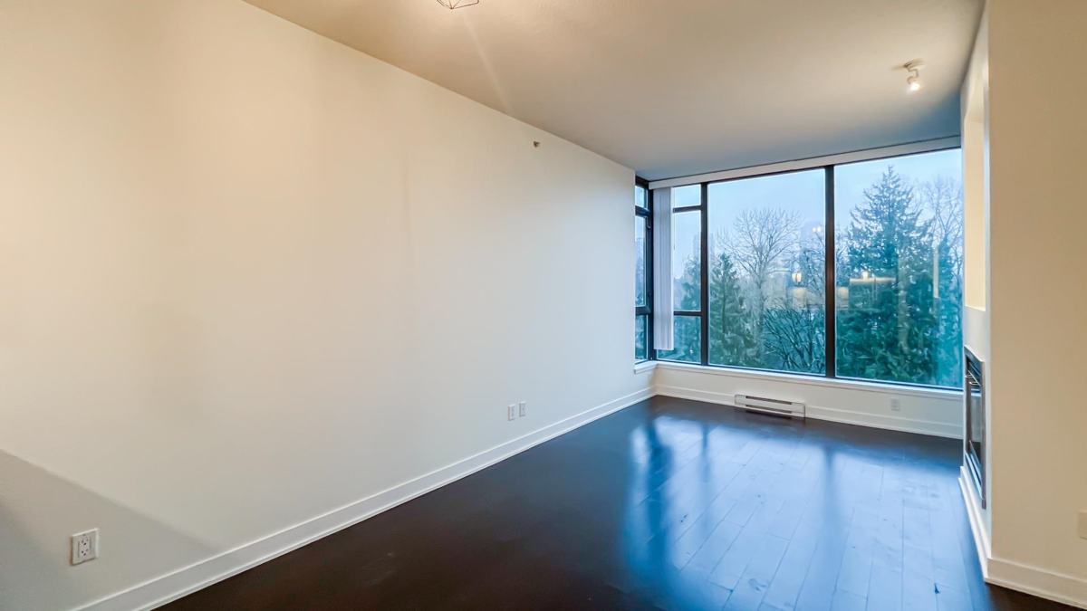 Dining Area Photo of 905 7088 18th Avenue, Burnaby, BC