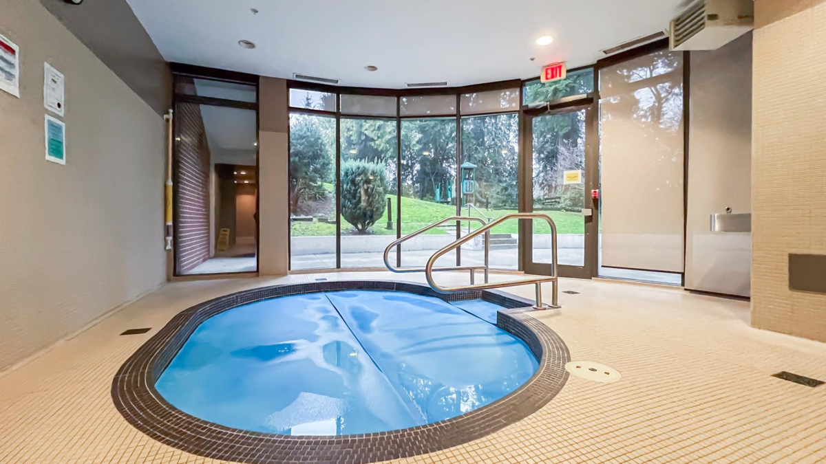 Guest Bathroom Photo of 905 7088 18th Avenue, Burnaby, BC