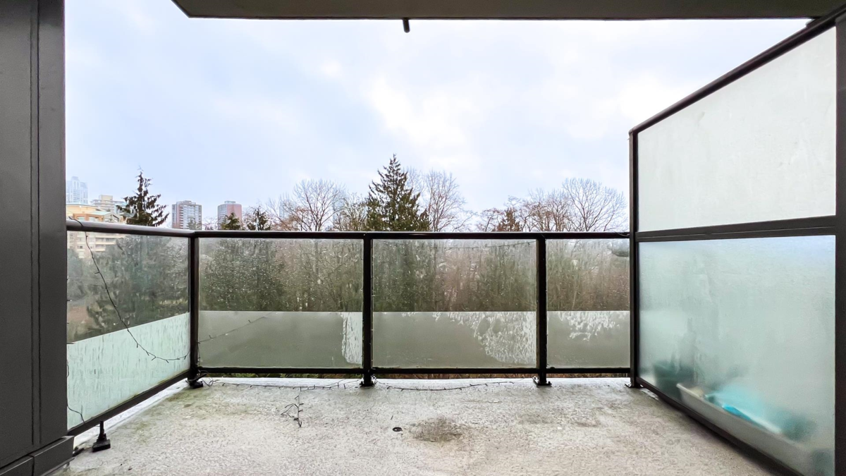 Walk-In Closet Photo of 905 7088 18th Avenue, Burnaby, BC