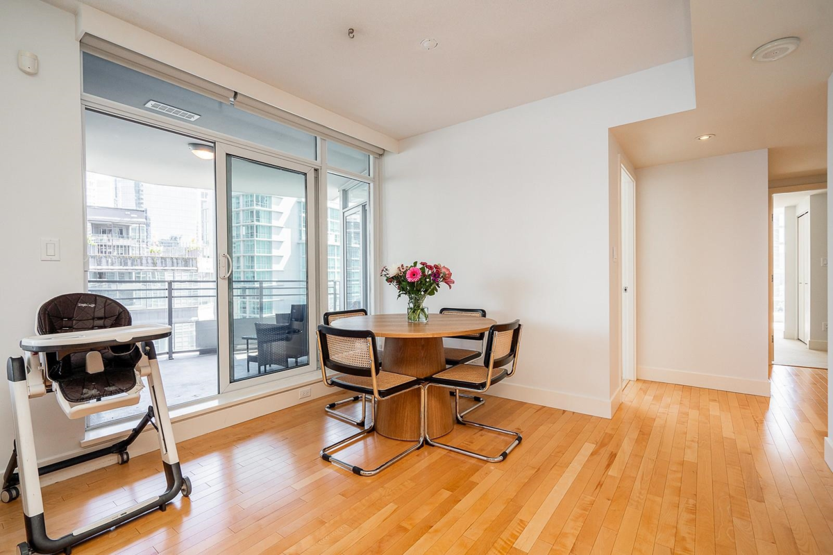 Breakfast Nook Photo of 1904 1205 W Hastings Street, Vancouver, BC