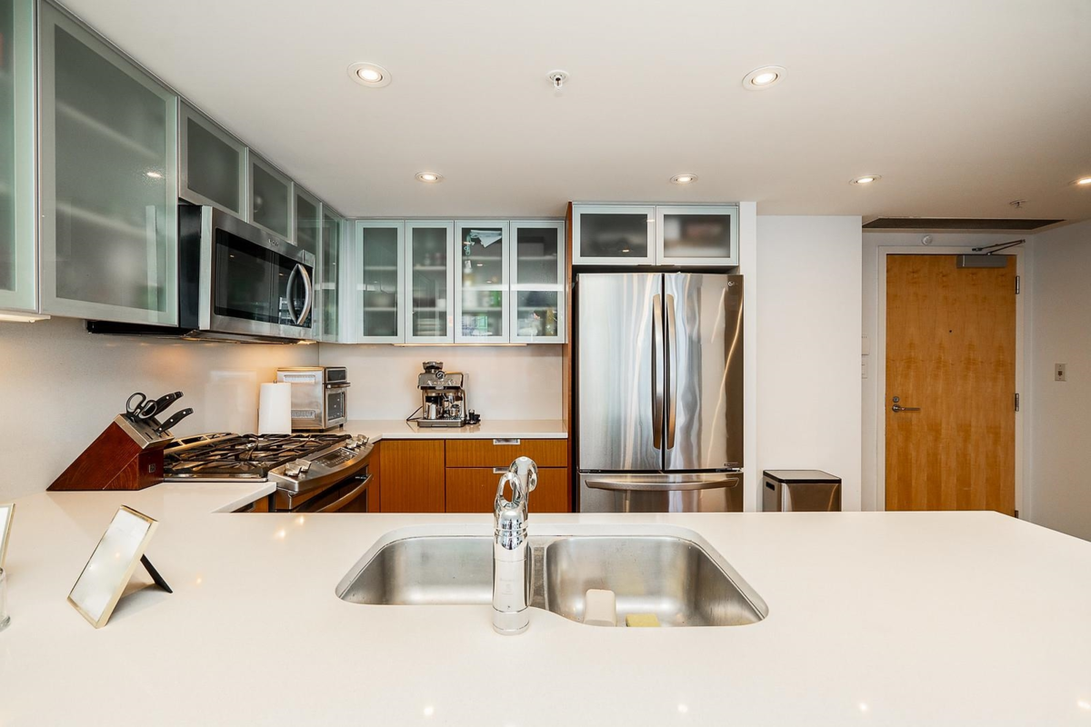 Guest Bathroom Photo of 1904 1205 W Hastings Street, Vancouver, BC