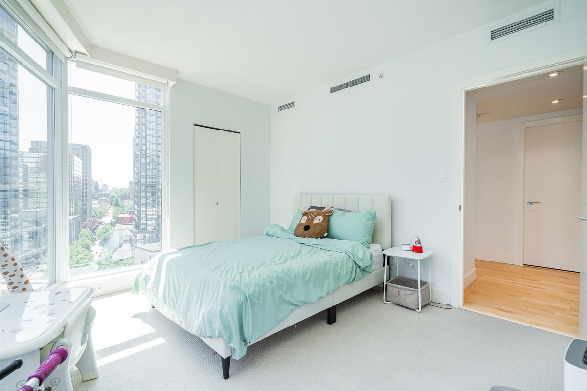 Mudroom Photo of 1904 1205 W Hastings Street, Vancouver, BC