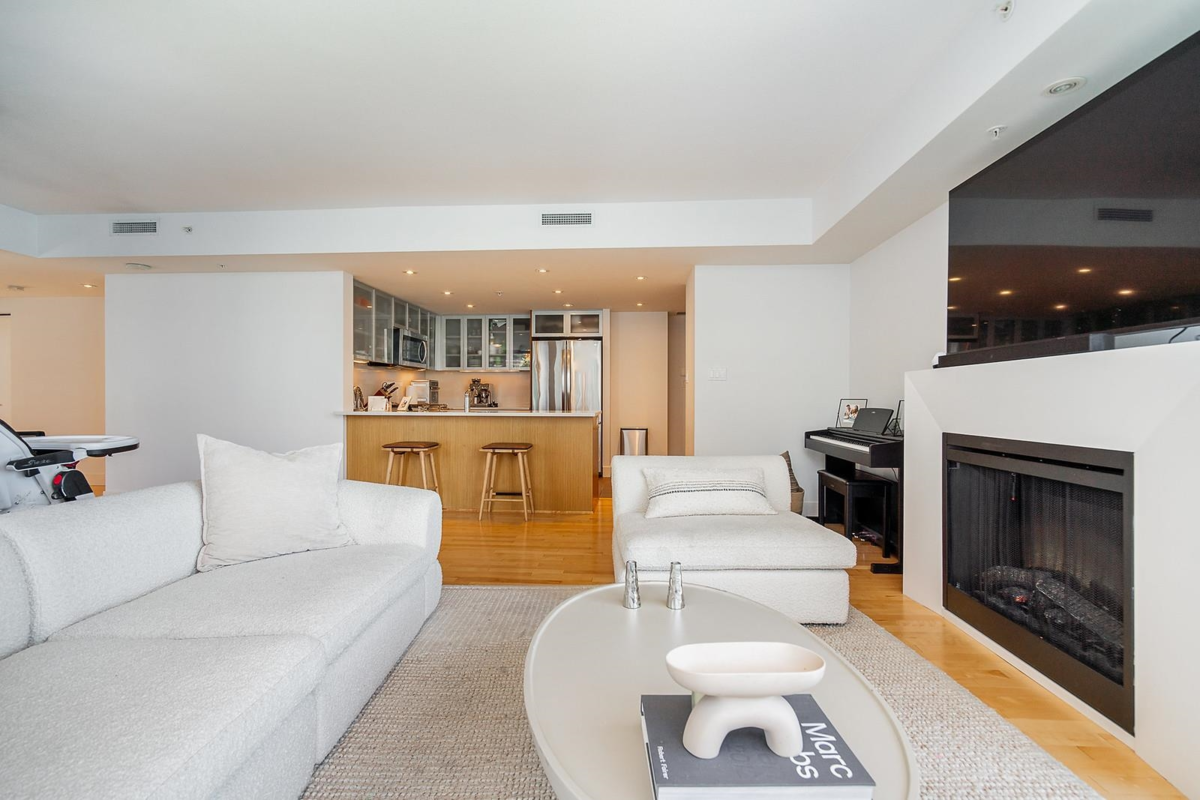 Primary Bathroom Photo of 1904 1205 W Hastings Street, Vancouver, BC