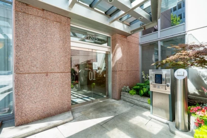 Entry Foyer Photo of 1904 1205 W Hastings Street, Vancouver, BC