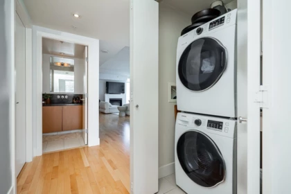 Laundry Room Photo of 1904 1205 W Hastings Street, Vancouver, BC
