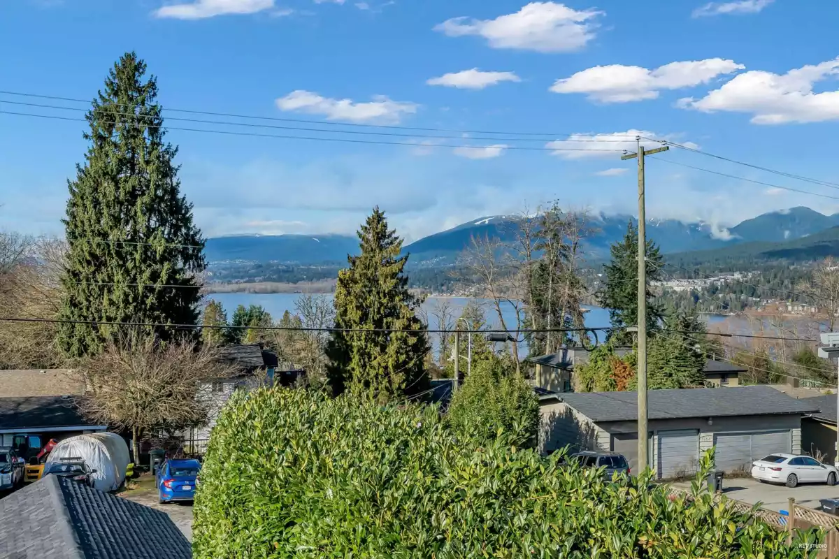 Entry Foyer Photo of 7247 Barnet Road, Burnaby, BC