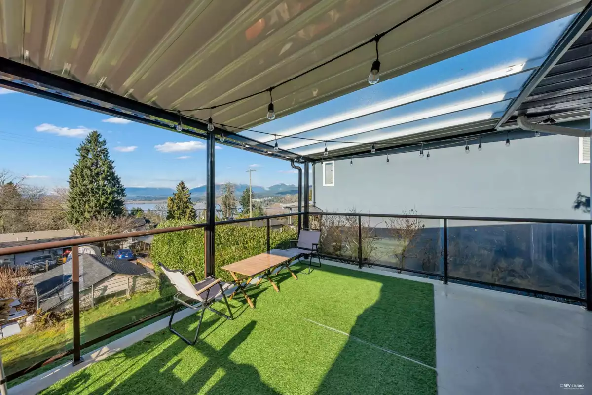 Mudroom Photo of 7247 Barnet Road, Burnaby, BC