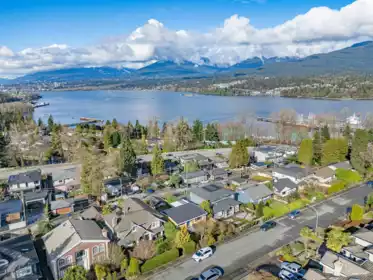 7247 Barnet Road, Burnaby, BC, Burnaby — Single Family Residence for sale