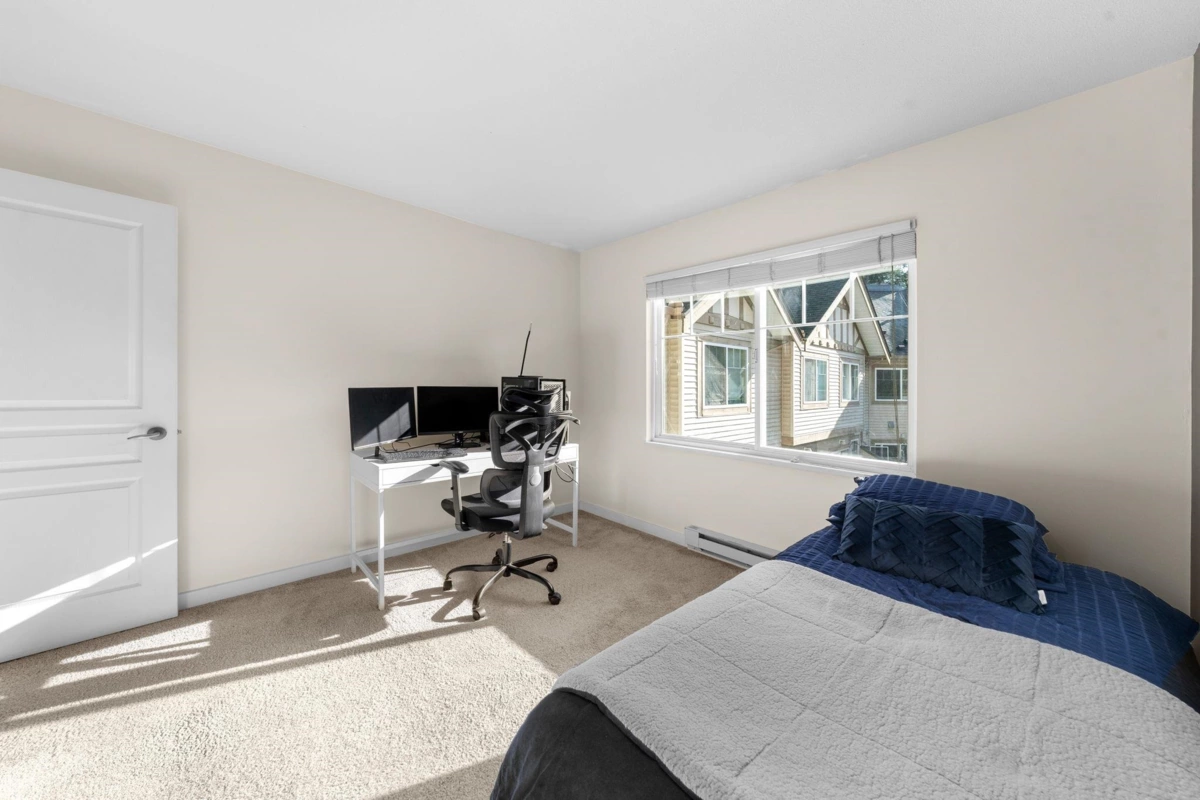 Entry Foyer Photo of 41 2678 King George Boulevard, Surrey, BC