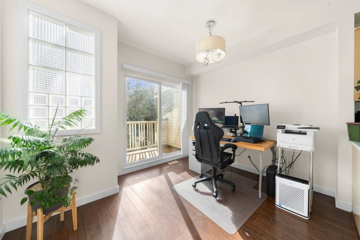 Guest Bathroom Photo of 41 2678 King George Boulevard, Surrey, BC