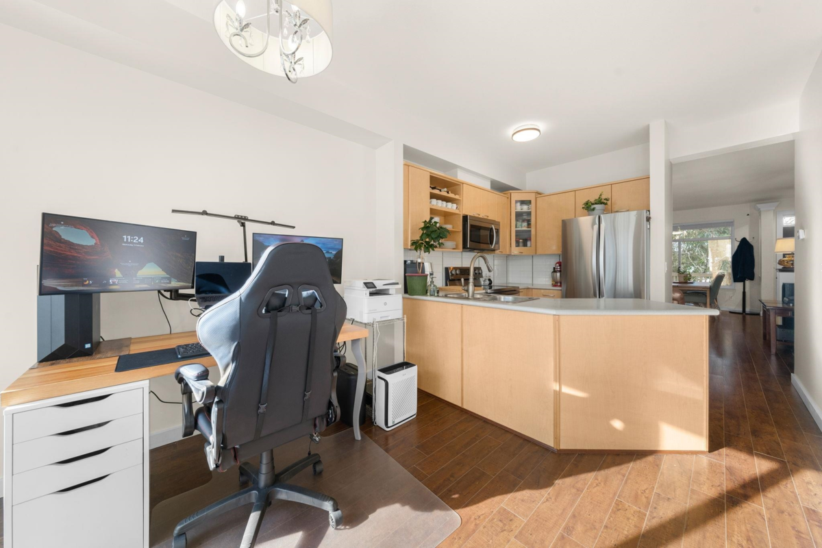 Office / Den Photo of 41 2678 King George Boulevard, Surrey, BC