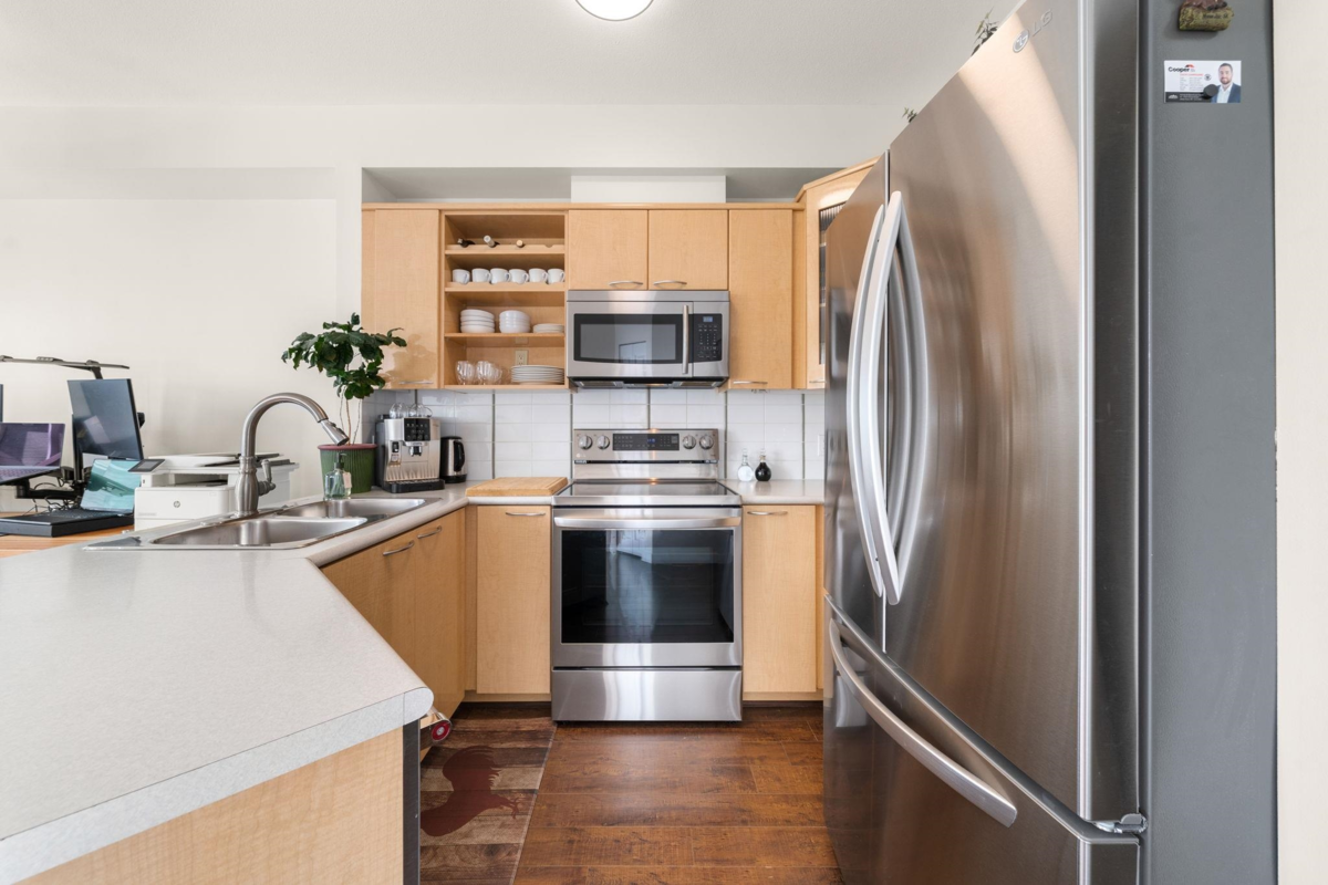 Primary Bathroom Photo of 41 2678 King George Boulevard, Surrey, BC