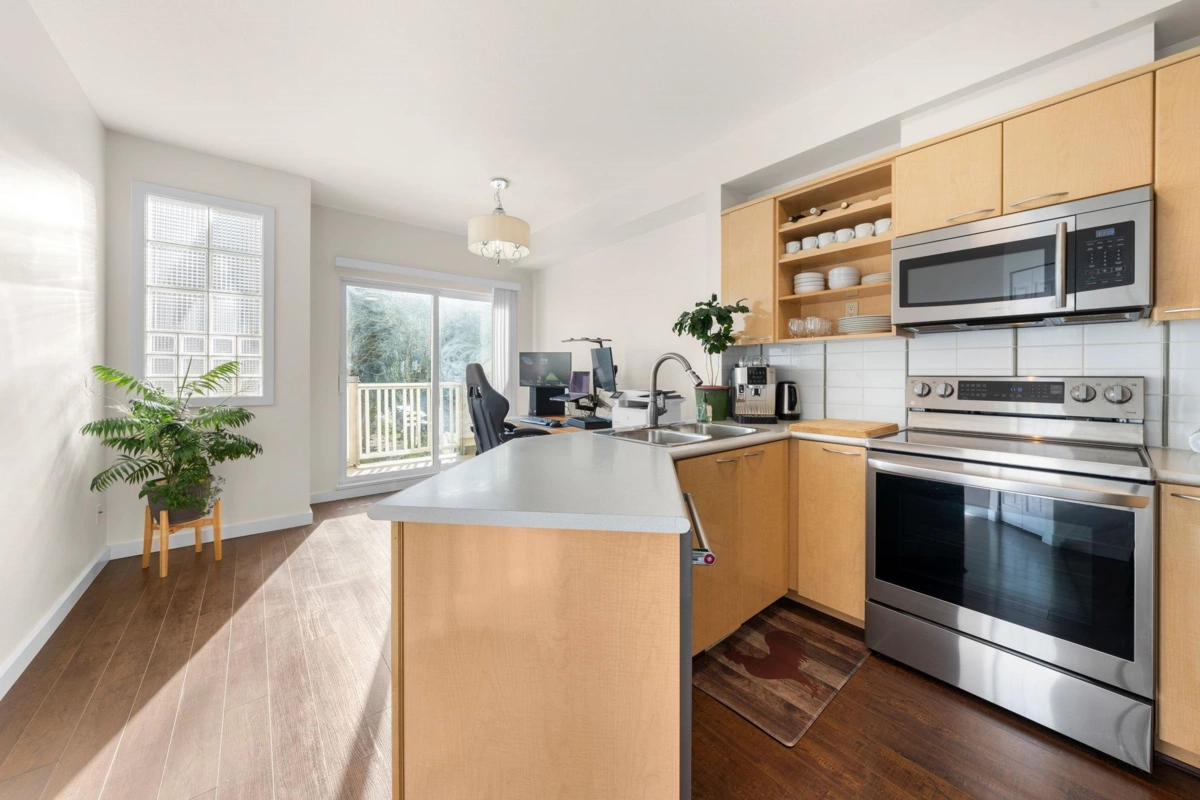 Primary Bedroom Photo of 41 2678 King George Boulevard, Surrey, BC