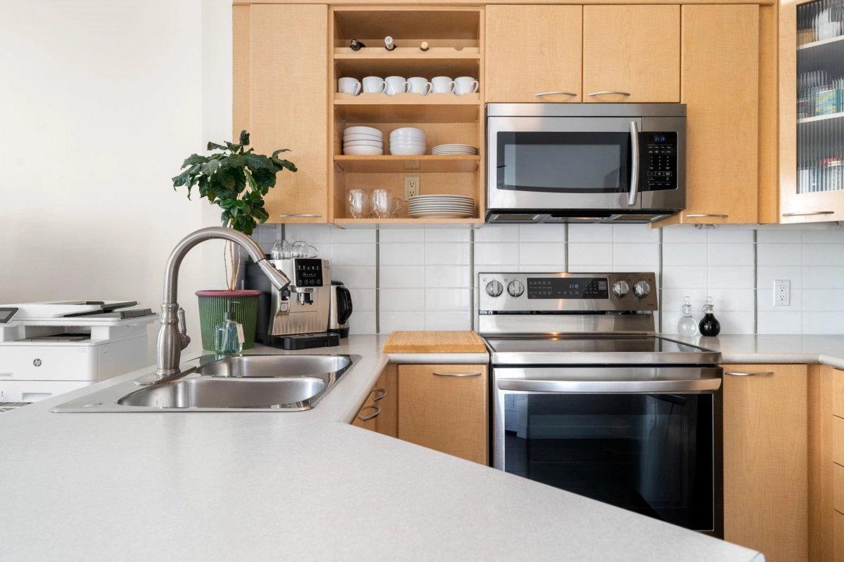 Walk-In Closet Photo of 41 2678 King George Boulevard, Surrey, BC