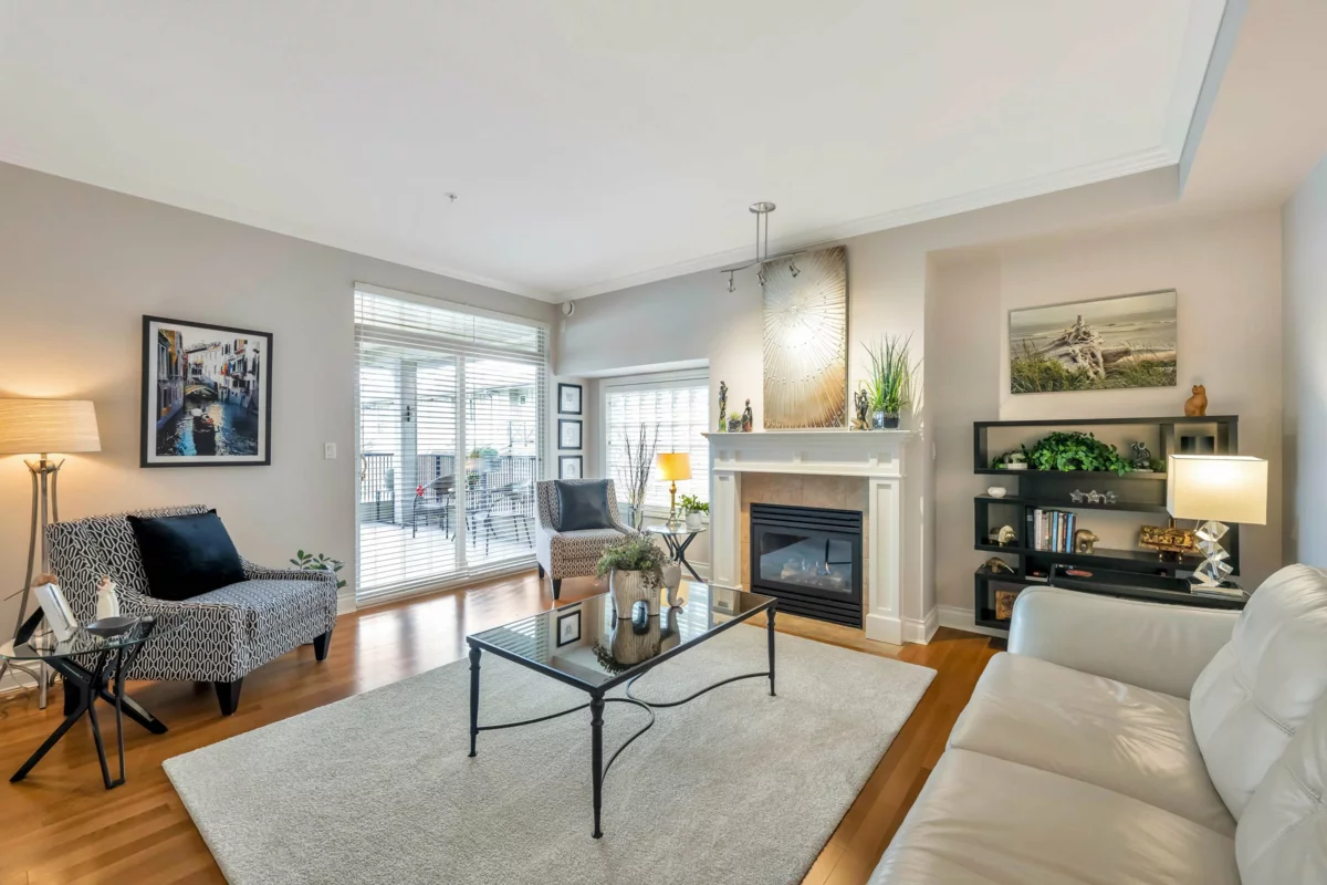 Dining Area Photo of 306 15357 17a Avenue, Surrey, BC