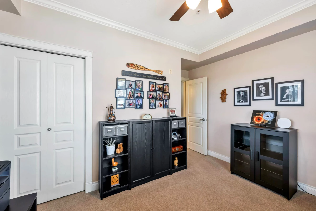Entry Foyer Photo of 306 15357 17a Avenue, Surrey, BC